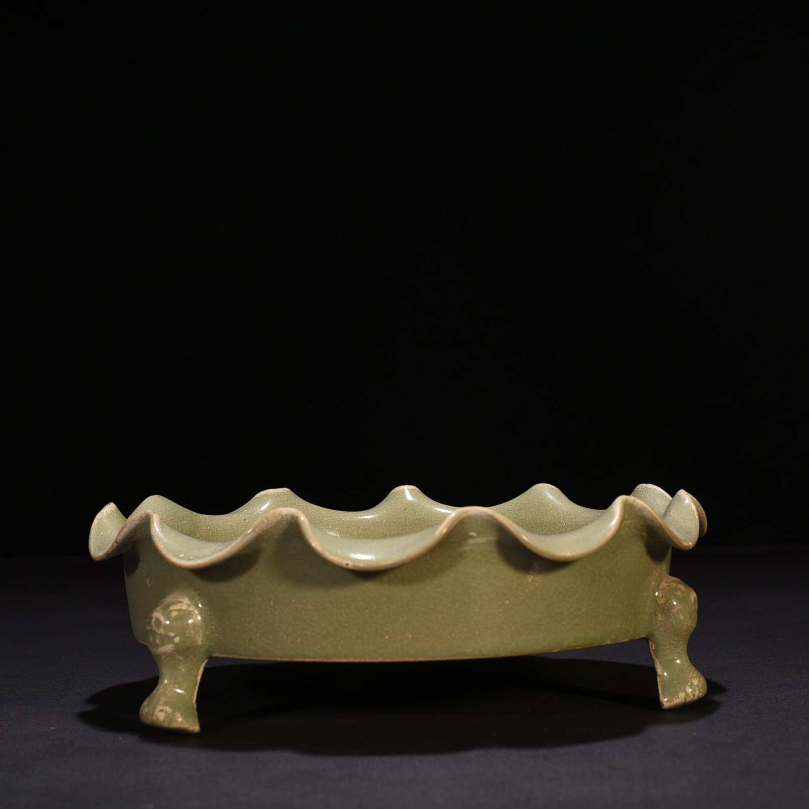Song Dynasty Three-legged washing machine with Ru dragon pattern
