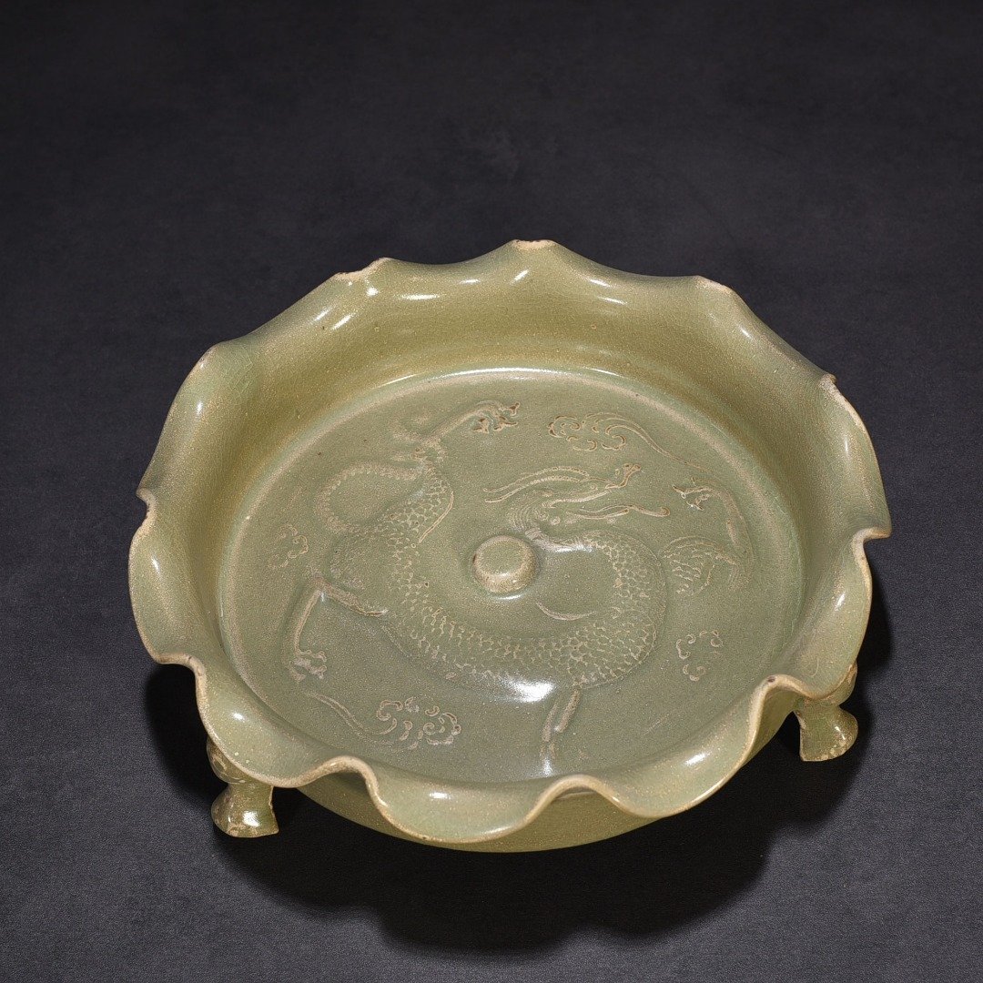 Song Dynasty Three-legged washing machine with Ru dragon pattern