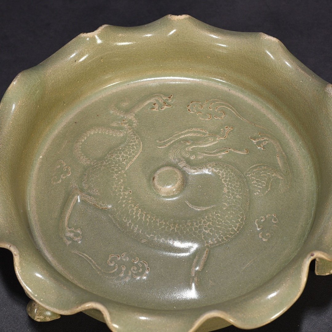 Song Dynasty Three-legged washing machine with Ru dragon pattern