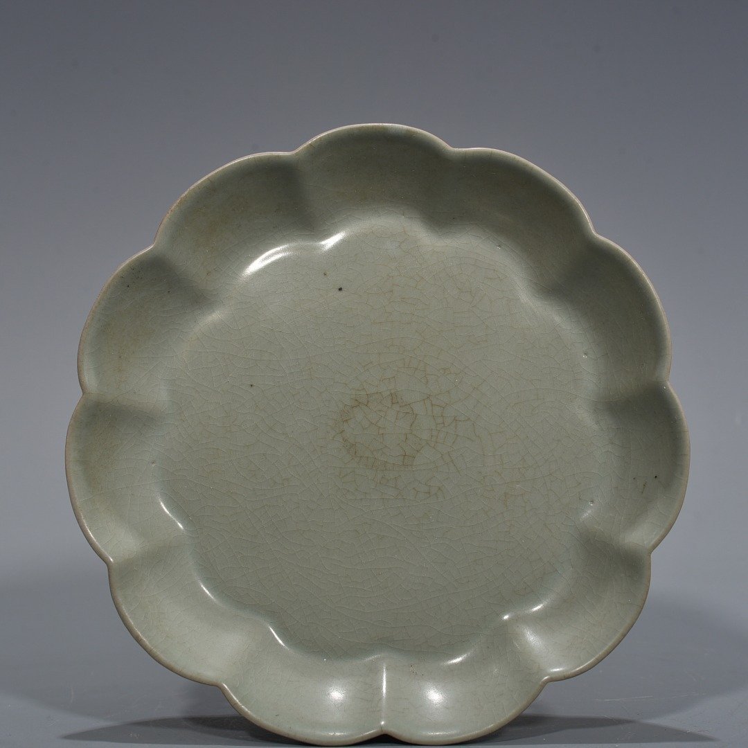 Song Dynasty Ru kiln Qingliang Temple Wangjia kiln model sunflower mouth plate