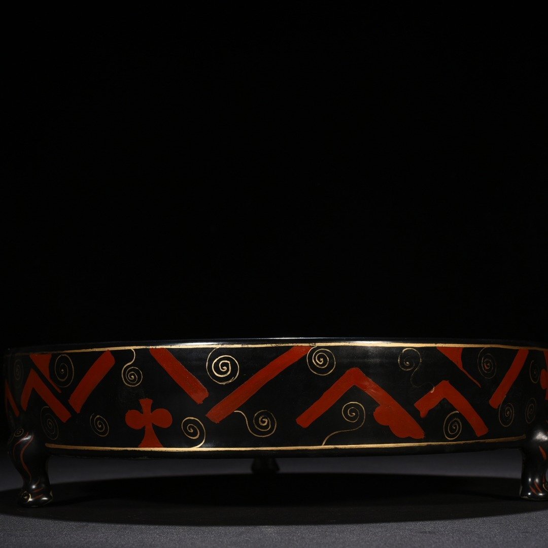 Song Dynasty Ru kiln lacquerware three-legged wash with gold-painted flying figure pattern