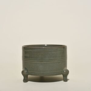 Song Dynasty Ru kiln green glaze tripod