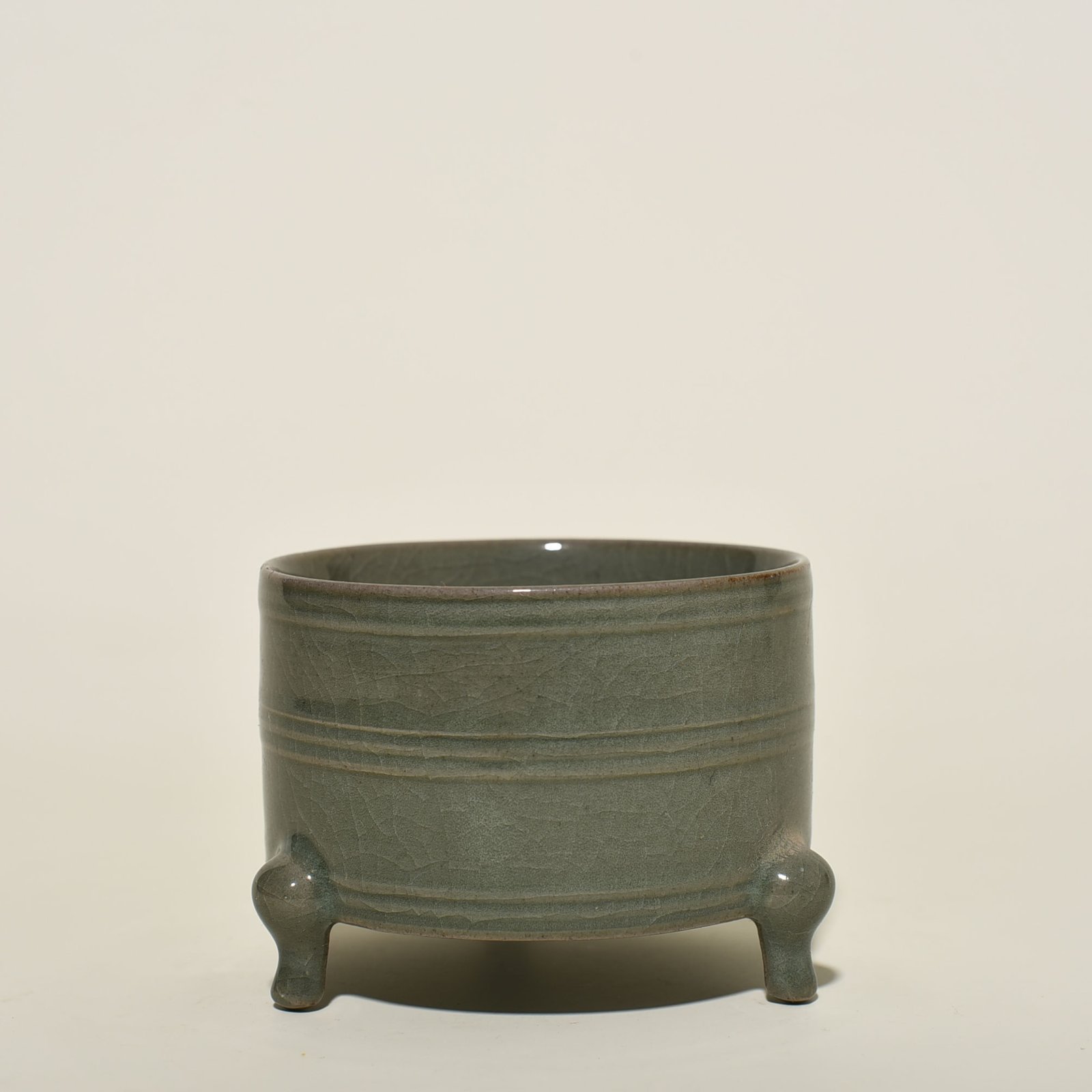 Song Dynasty Ru kiln green glaze tripod