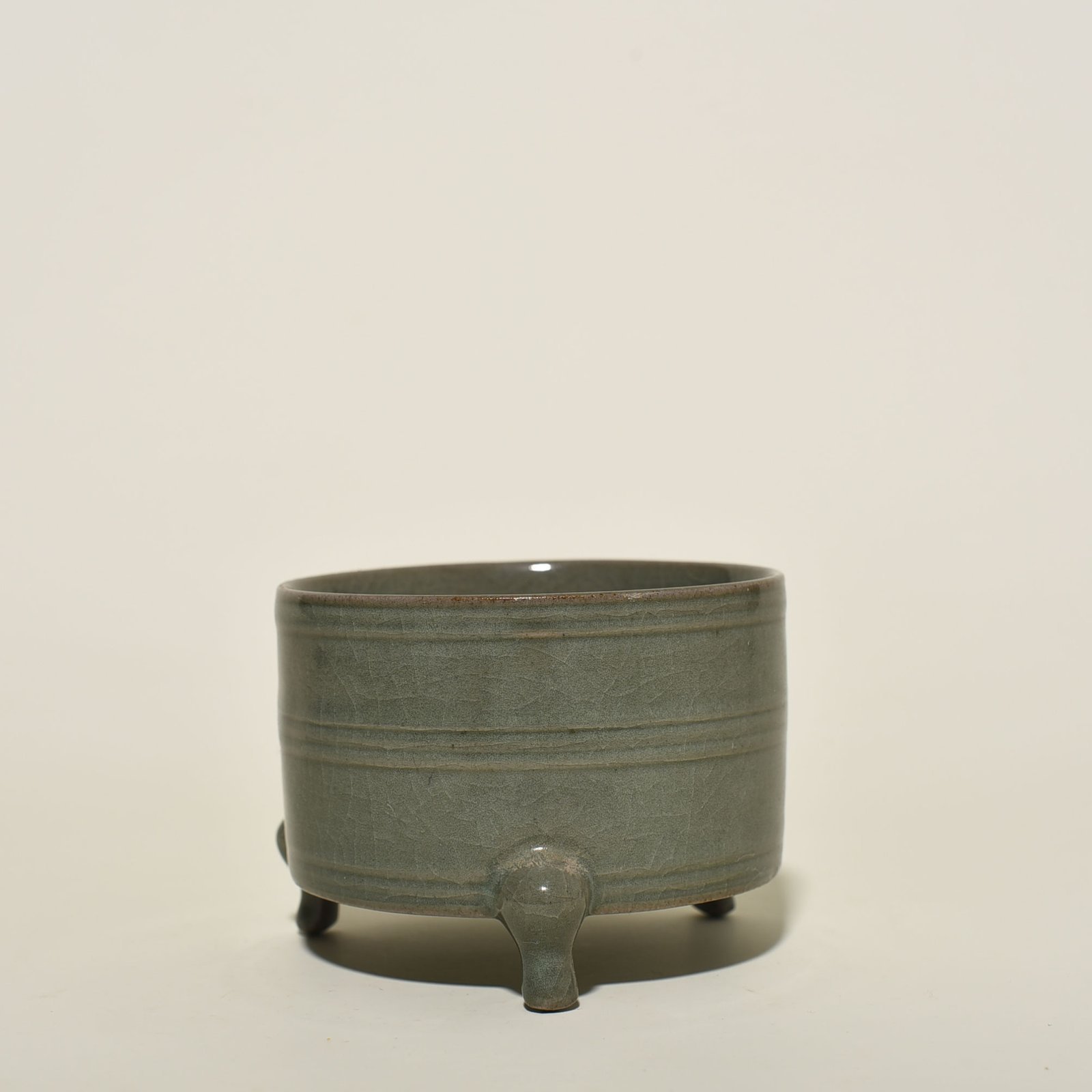 Song Dynasty Ru kiln green glaze tripod