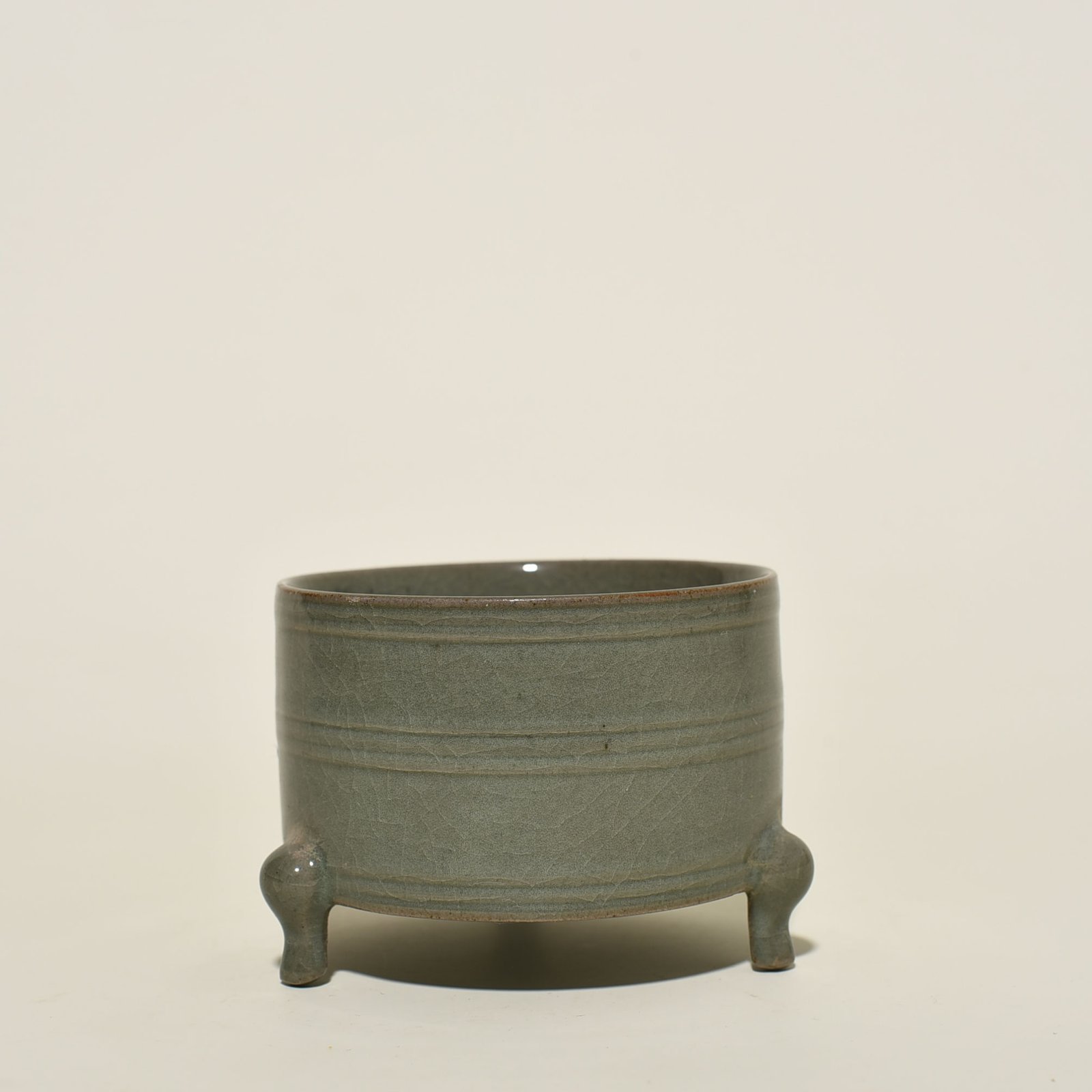 Song Dynasty Ru kiln green glaze tripod