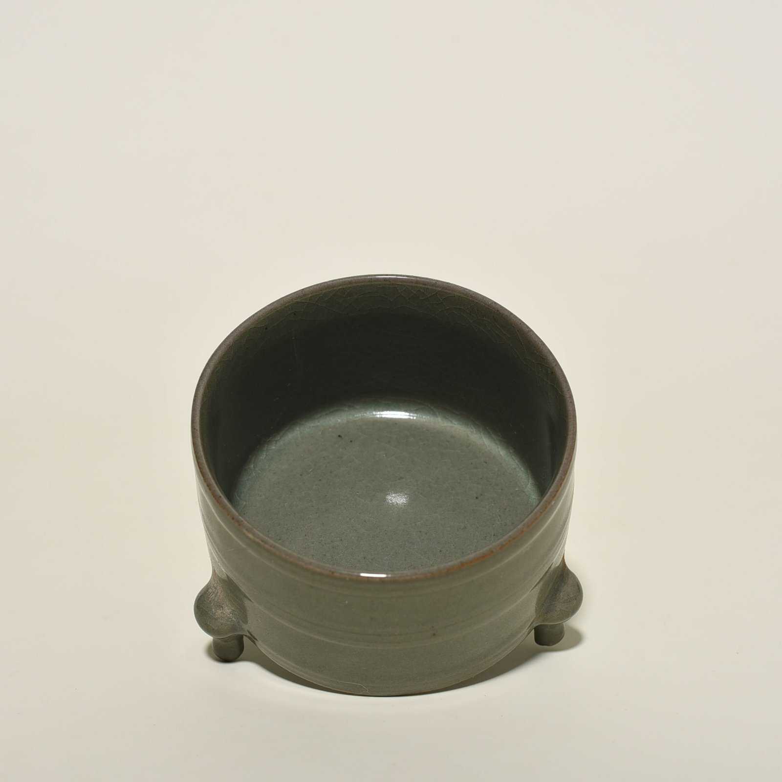 Song Dynasty Ru kiln green glaze tripod