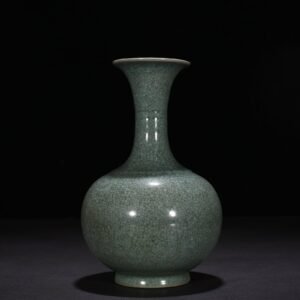 Song Dynasty Ru kiln bean green glaze ice cracked vase