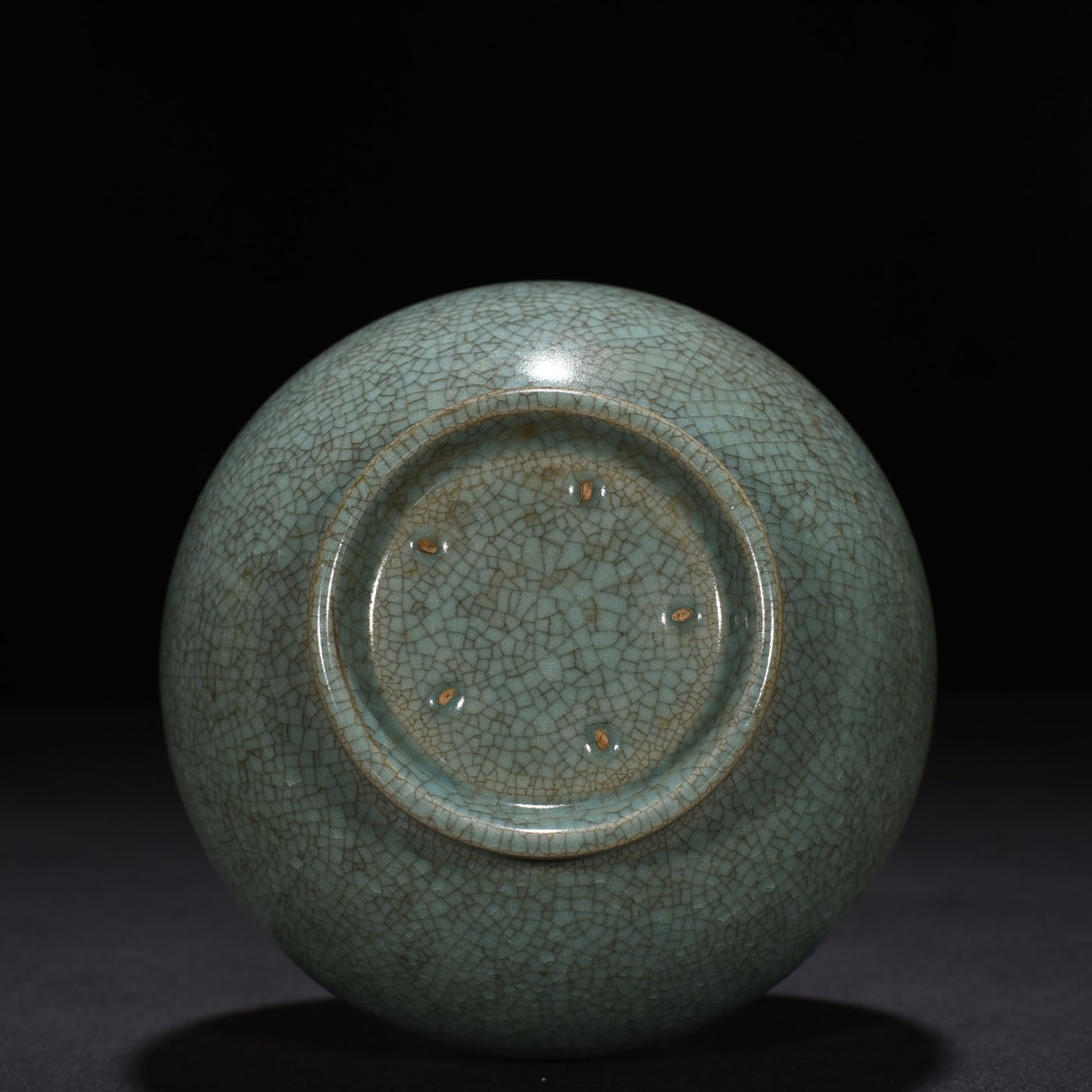 Song Dynasty Ru kiln bean green glaze ice cracked vase
