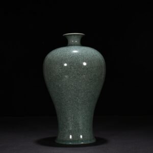 Song Dynasty Ru kiln bean green glaze plum vase