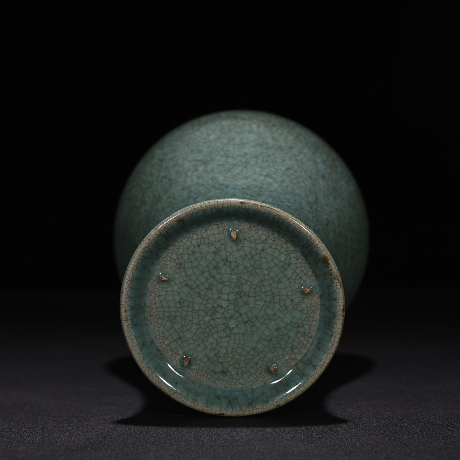 Song Dynasty Ru kiln bean green glaze plum vase