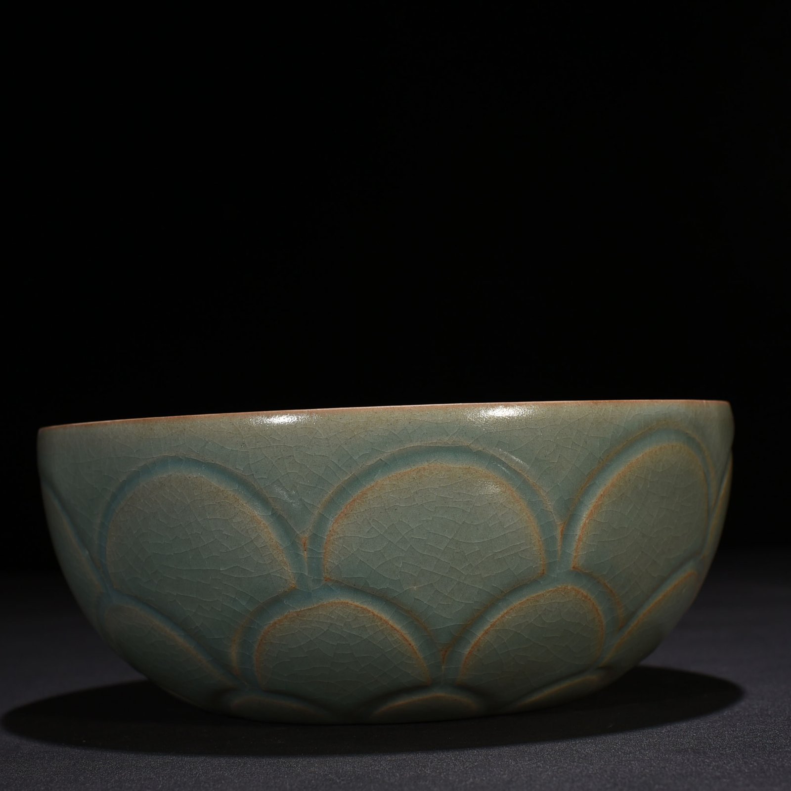 Song Dynasty Ru Kiln Kaibao 2nd year azure glaze panlong bowl