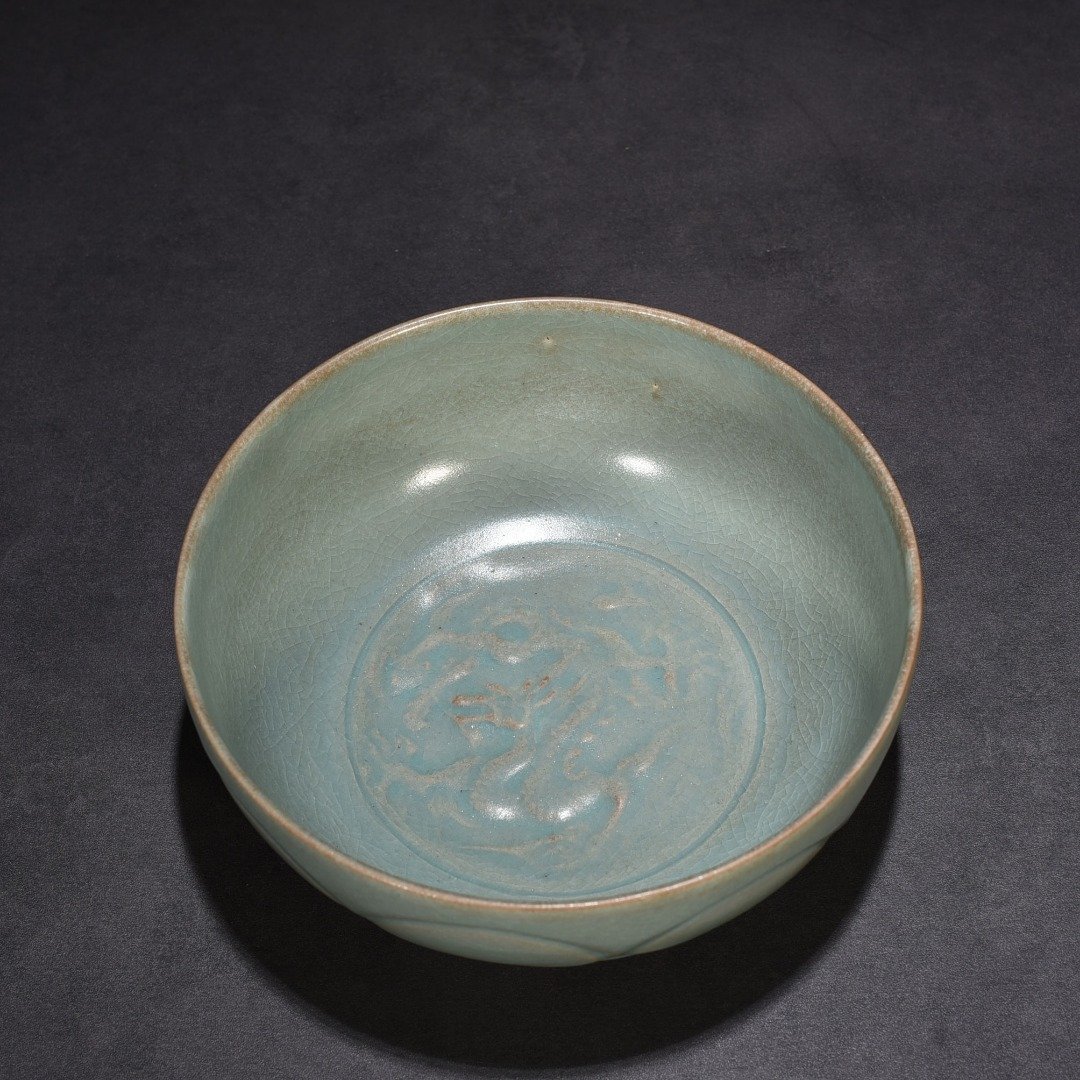 Song Dynasty Ru Kiln Kaibao 2nd year azure glaze panlong bowl