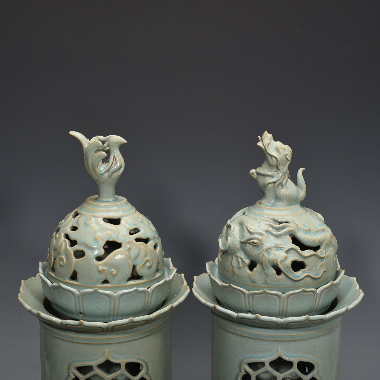 Song Dynasty Azure glaze hollow dragon and phoenix rotating heart smoker