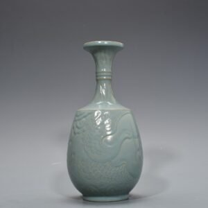 Song Dynasty Ru kiln azure glaze plate-mouth vase with crane pattern