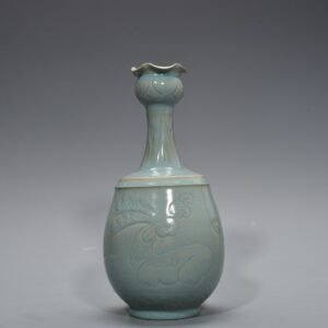 Song Dynasty Ru kiln azure-glazed garlic vase with deer title and lucidum pattern