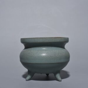 Song Dynasty Qingliang Temple Ru kiln azure glaze three-legged Burner