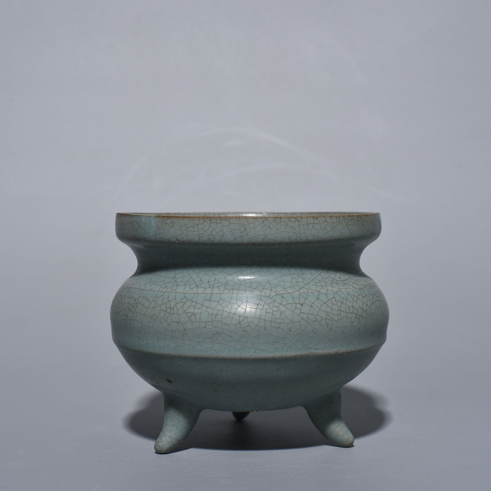 Song Dynasty Qingliang Temple Ru kiln azure glaze three-legged Burner