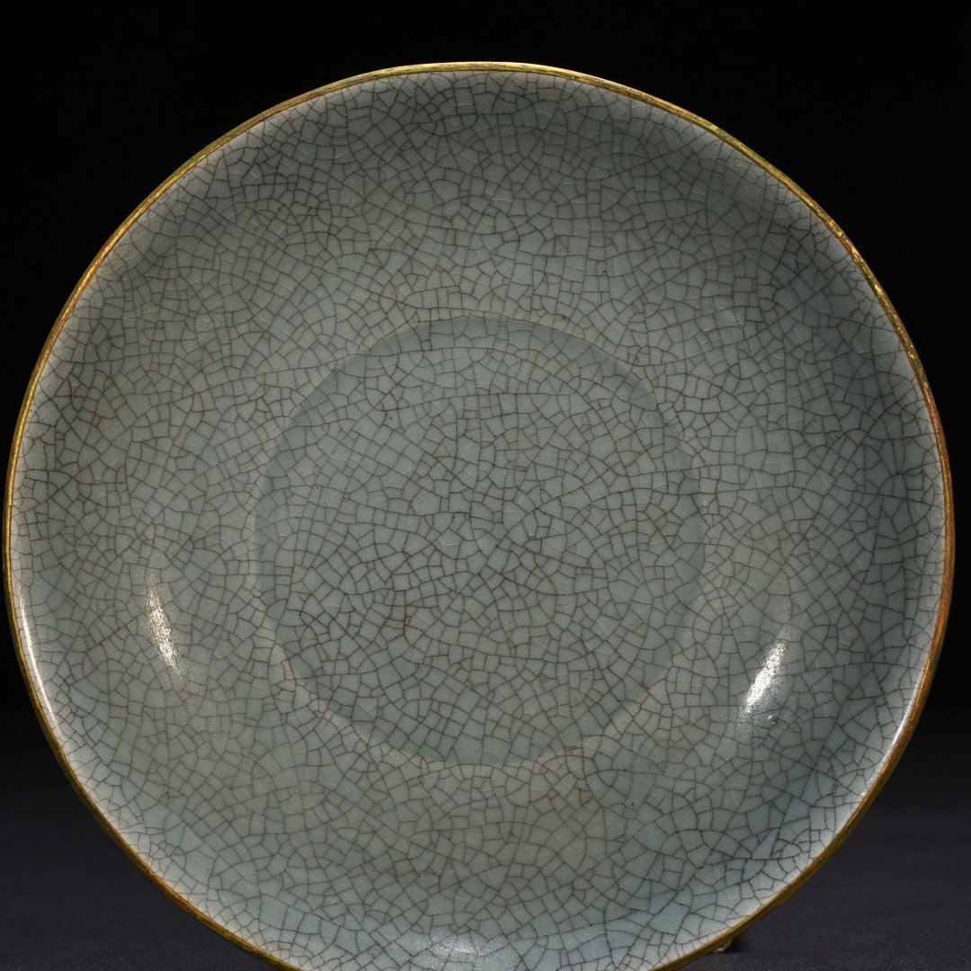 Song Dynasty Ru kiln plate from Wangjiayao Qingliang Temple