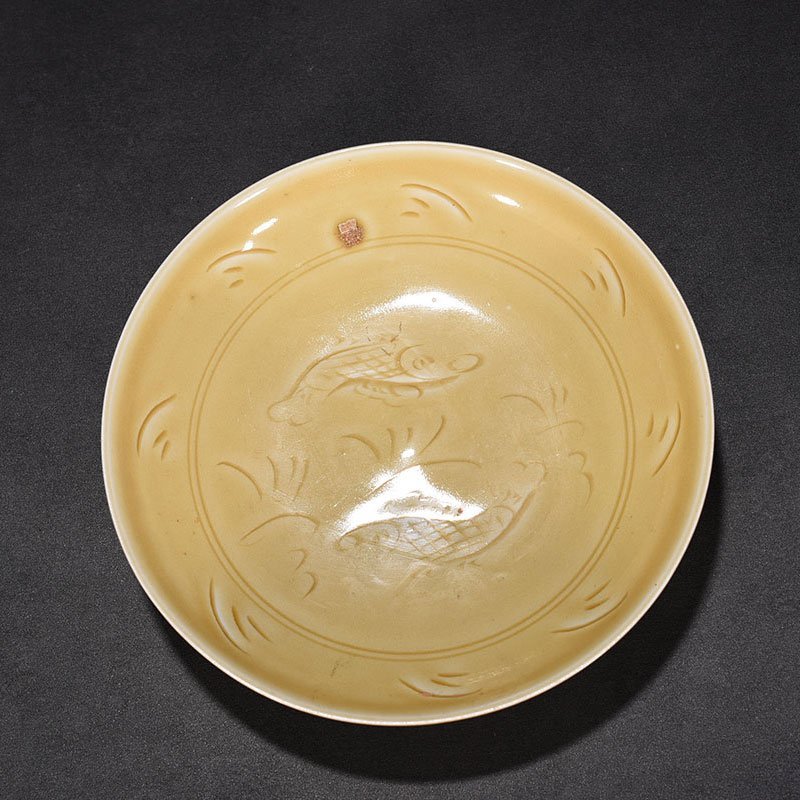 Song Dynasty Hutian Kiln Pisces plate carved