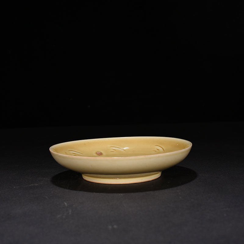 Song Dynasty Hutian Kiln Pisces plate carved