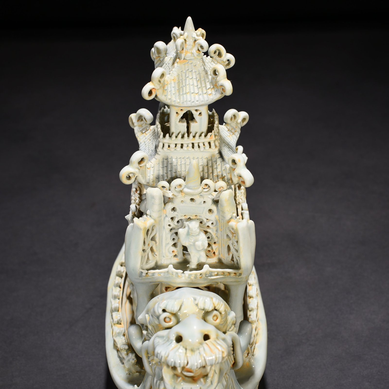 Song Dynasty Hutian kiln shadow celadon eight immortals figure dragon boat