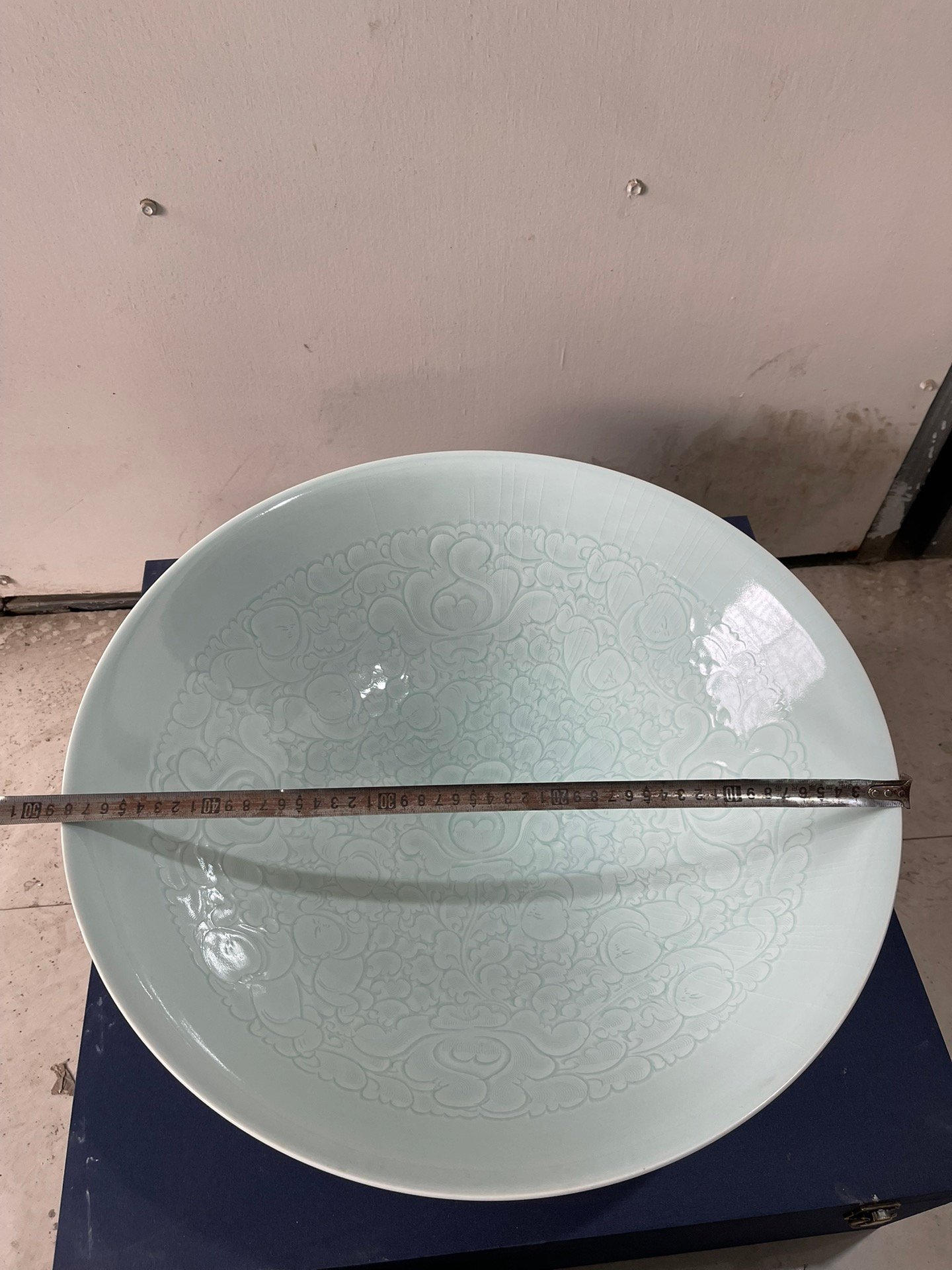 Song Dynasty Hutian kiln shadow celadon large bowl with twelve sons