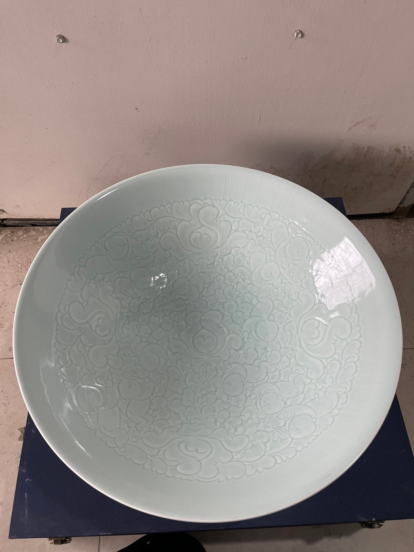 Song Dynasty Hutian kiln shadow celadon large bowl with twelve sons