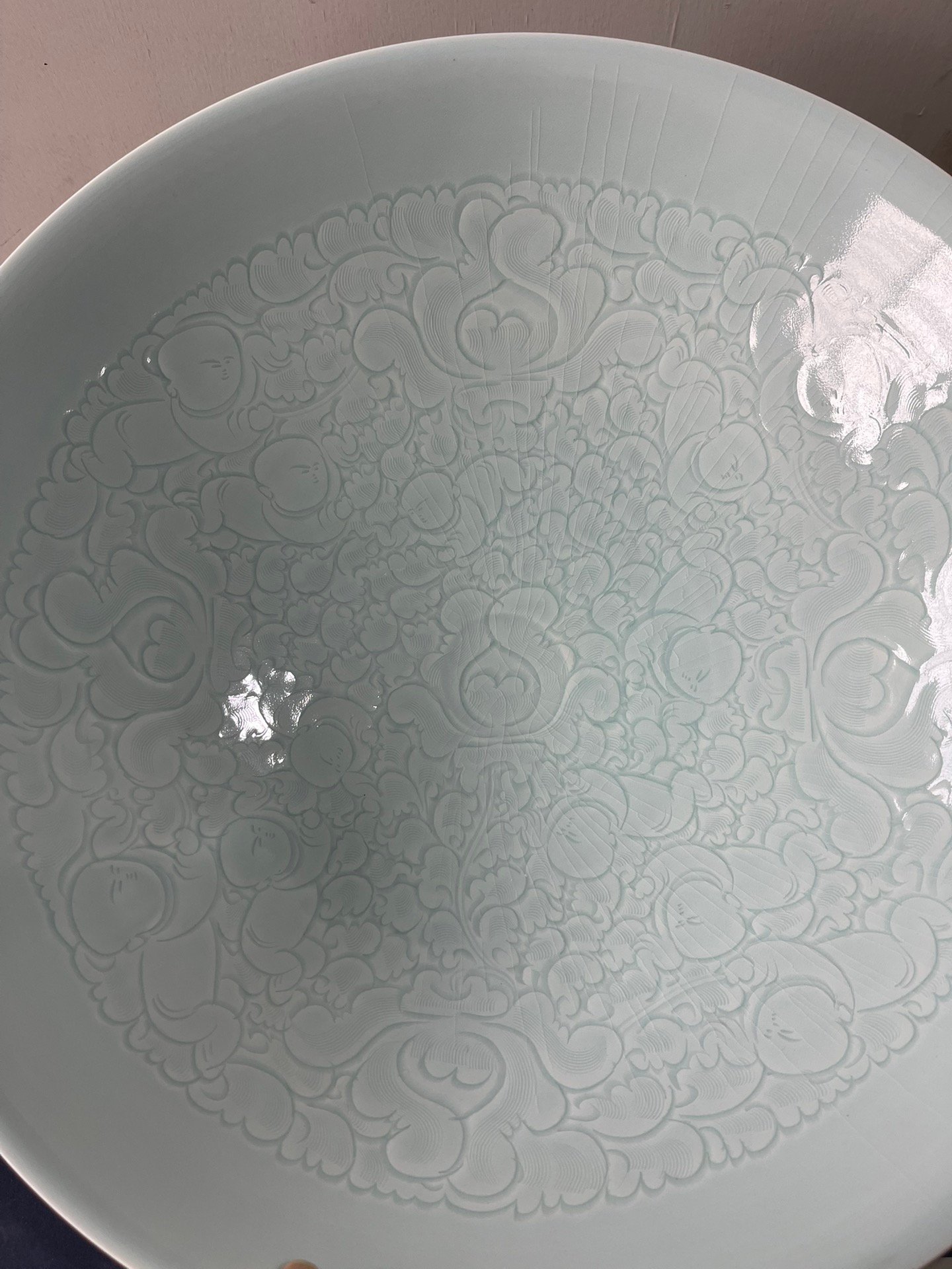 Song Dynasty Hutian kiln shadow celadon large bowl with twelve sons