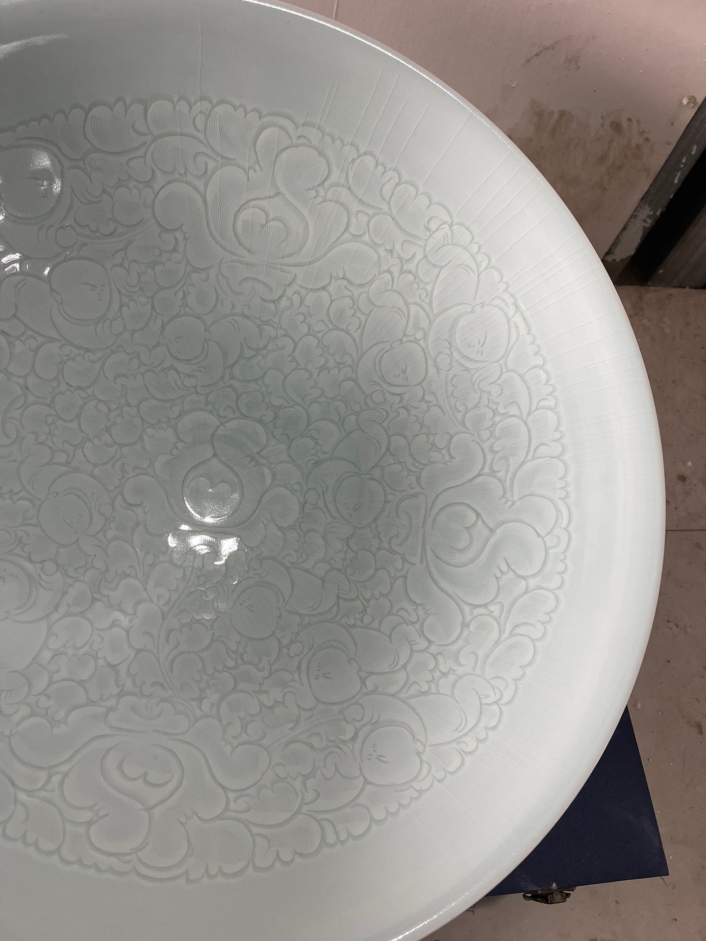 Song Dynasty Hutian kiln shadow celadon large bowl with twelve sons
