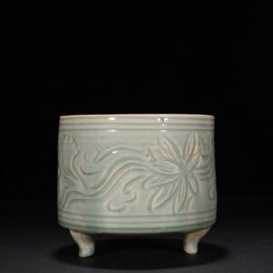 Song Dynasty Hutian kiln shadow celadon engraved flower pattern burial Burner