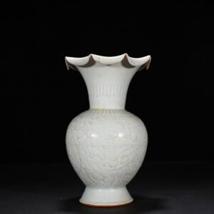 Song Dynasty Hutian kiln shadow celadon engraved flower vase