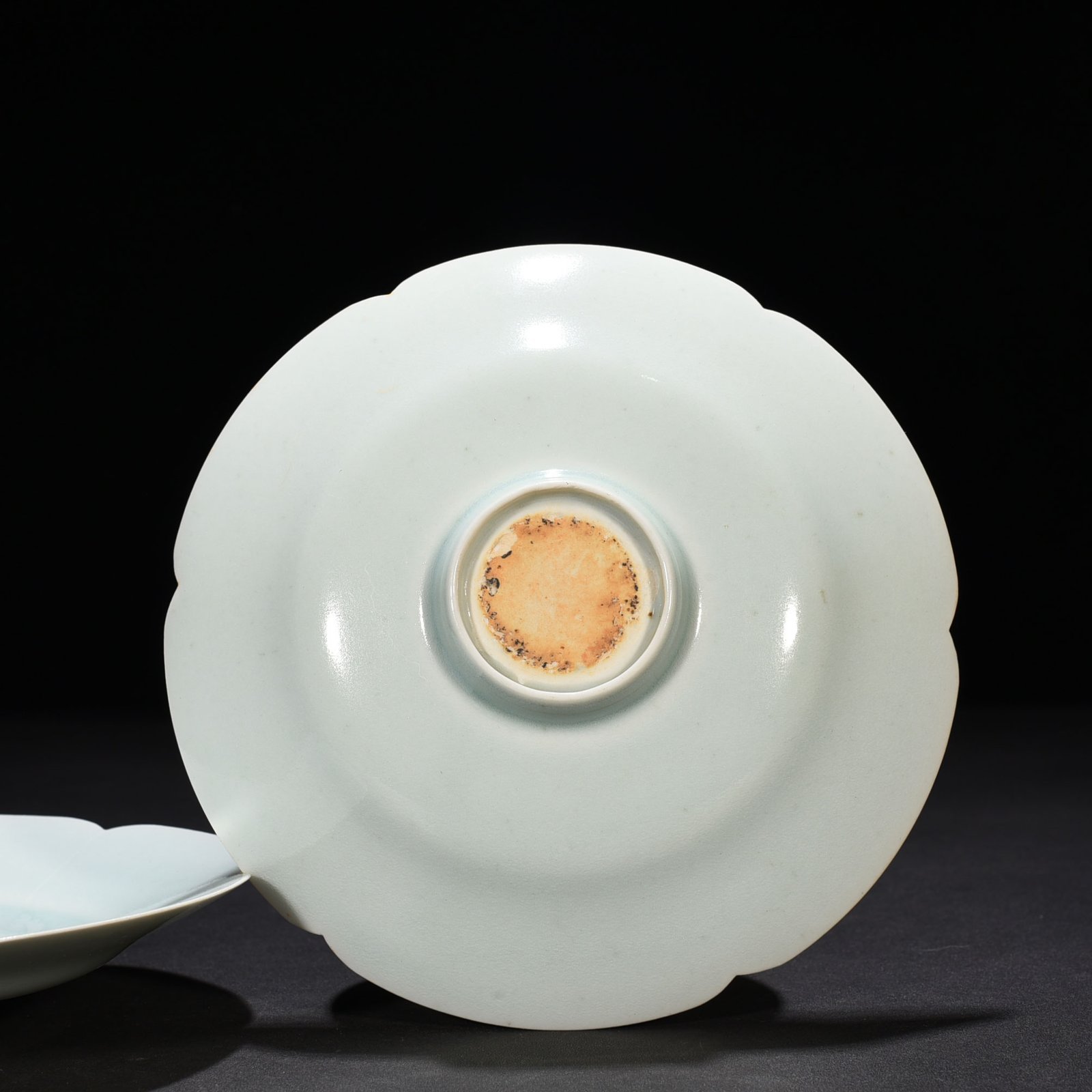 Song Dynasty Hutian Kiln Shadow Celadon Glaze Carved Flower Pattern Sunflower Mouth Plate