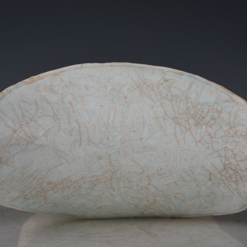 Song Dynasty Hutian kiln shadow celadon child pillow doll pillow vase