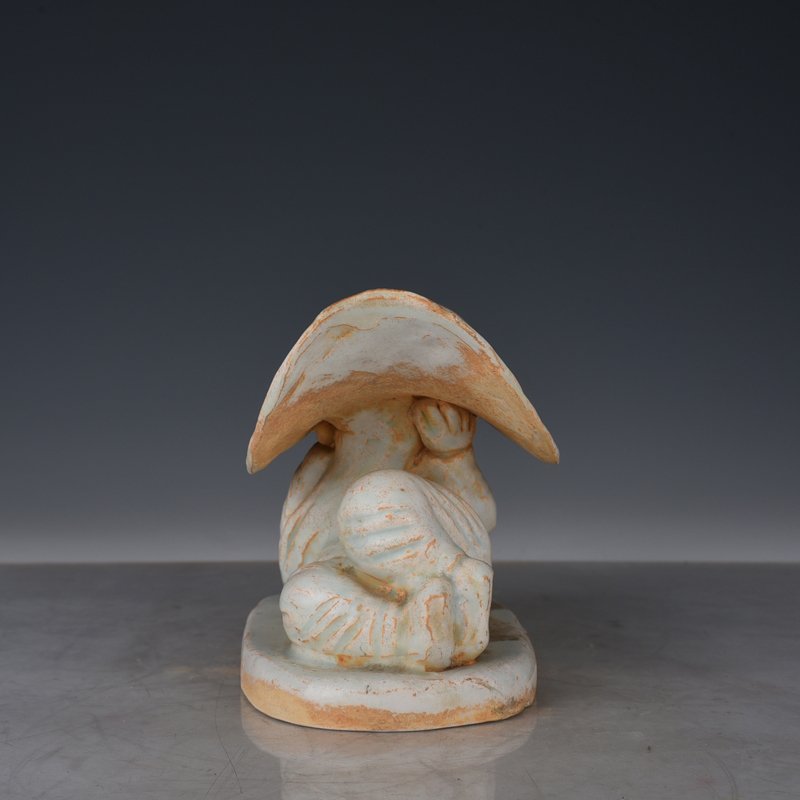 Song Dynasty Hutian kiln shadow celadon child pillow doll pillow vase
