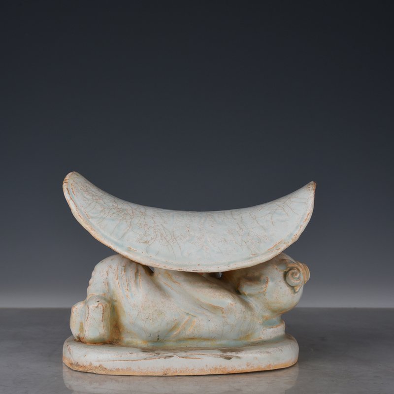 Song Dynasty Hutian kiln shadow celadon child pillow doll pillow vase