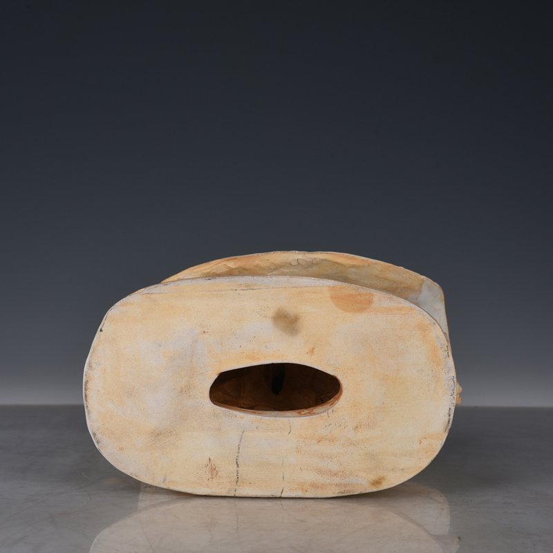 Song Dynasty Hutian kiln shadow celadon child pillow doll pillow vase