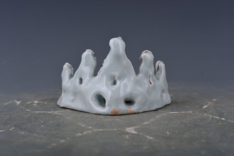 Song Dynasty Hutian kiln shadow celadon mountain-shaped penholder