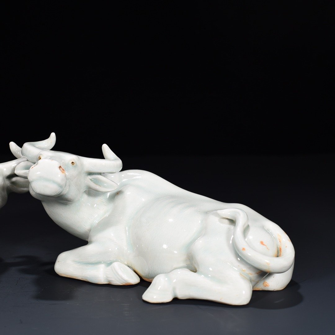 Song Dynasty Hutian kiln shadow celadon glazed cow