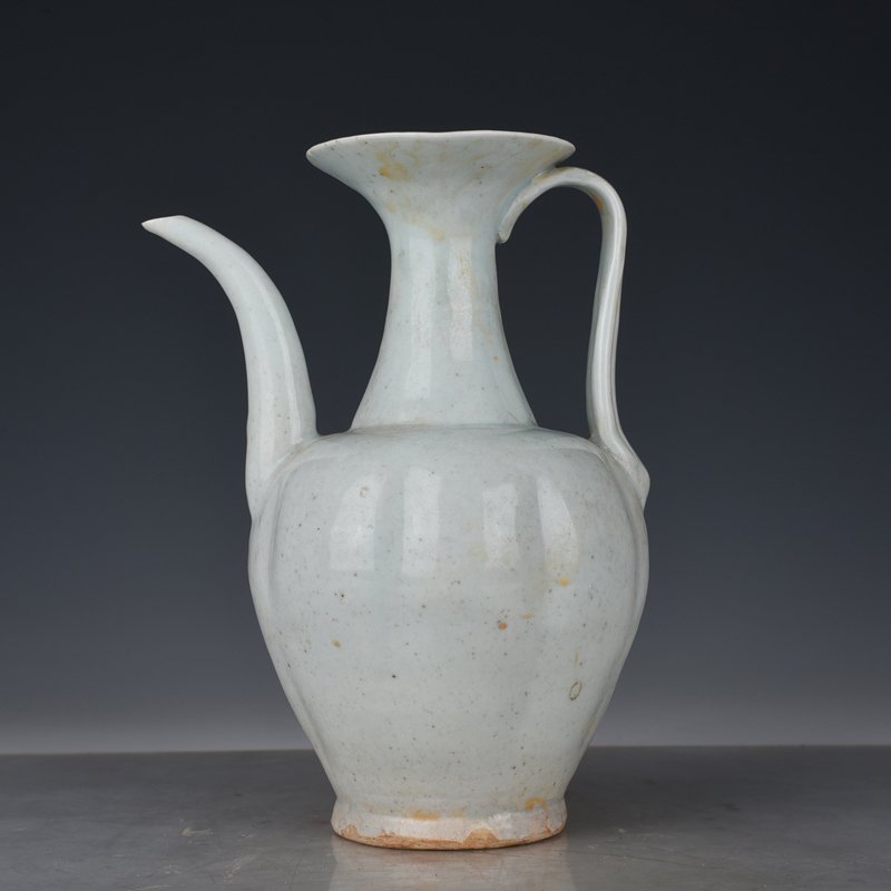 Song Dynasty Hutian kiln shadow green glaze melon edge teapot