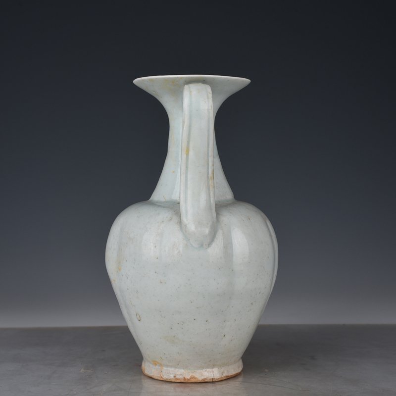 Song Dynasty Hutian kiln shadow green glaze melon edge teapot