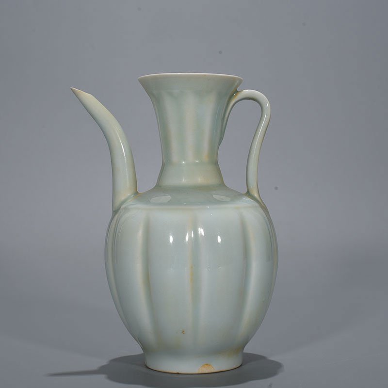 Song Dynasty Hutian kiln shadow green glaze melon-shaped teapot