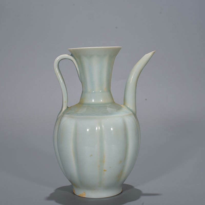Song Dynasty Hutian kiln shadow green glaze melon-shaped teapot