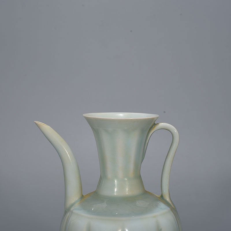 Song Dynasty Hutian kiln shadow green glaze melon-shaped teapot
