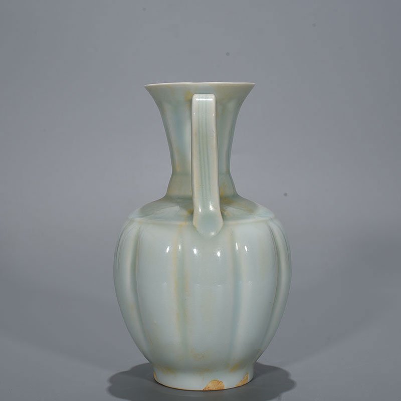 Song Dynasty Hutian kiln shadow green glaze melon-shaped teapot