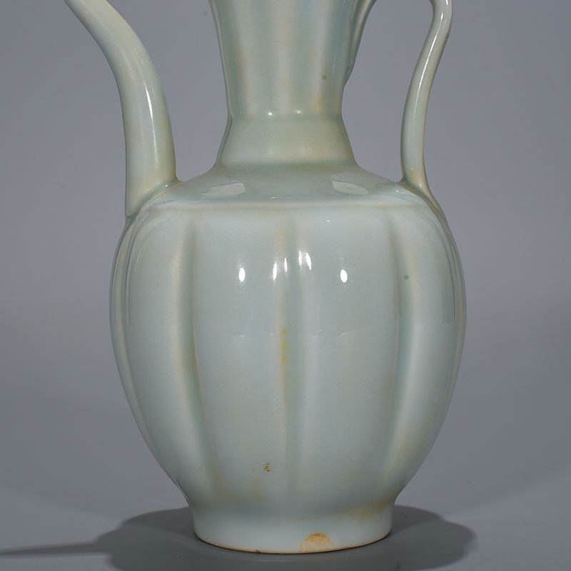 Song Dynasty Hutian kiln shadow green glaze melon-shaped teapot
