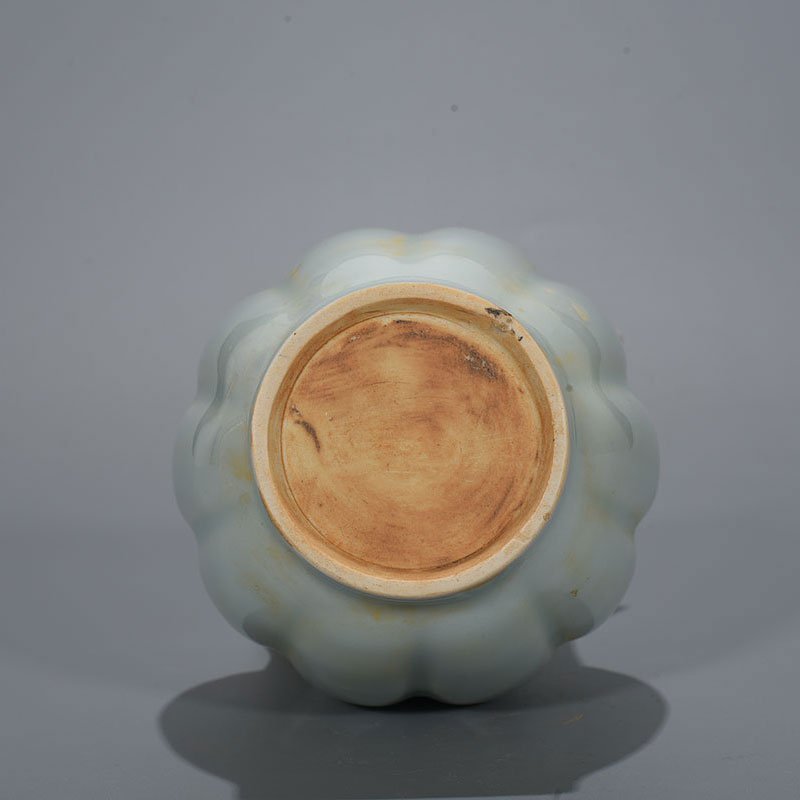 Song Dynasty Hutian kiln shadow green glaze melon-shaped teapot