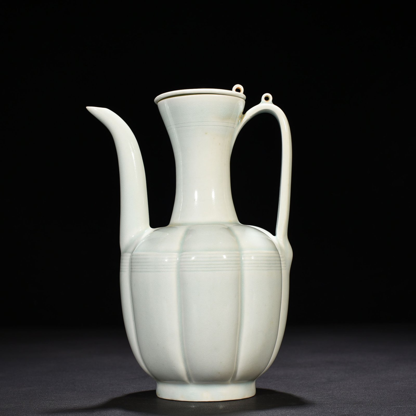 Song Dynasty Hutian kiln shadow green glaze melon-shaped teapot