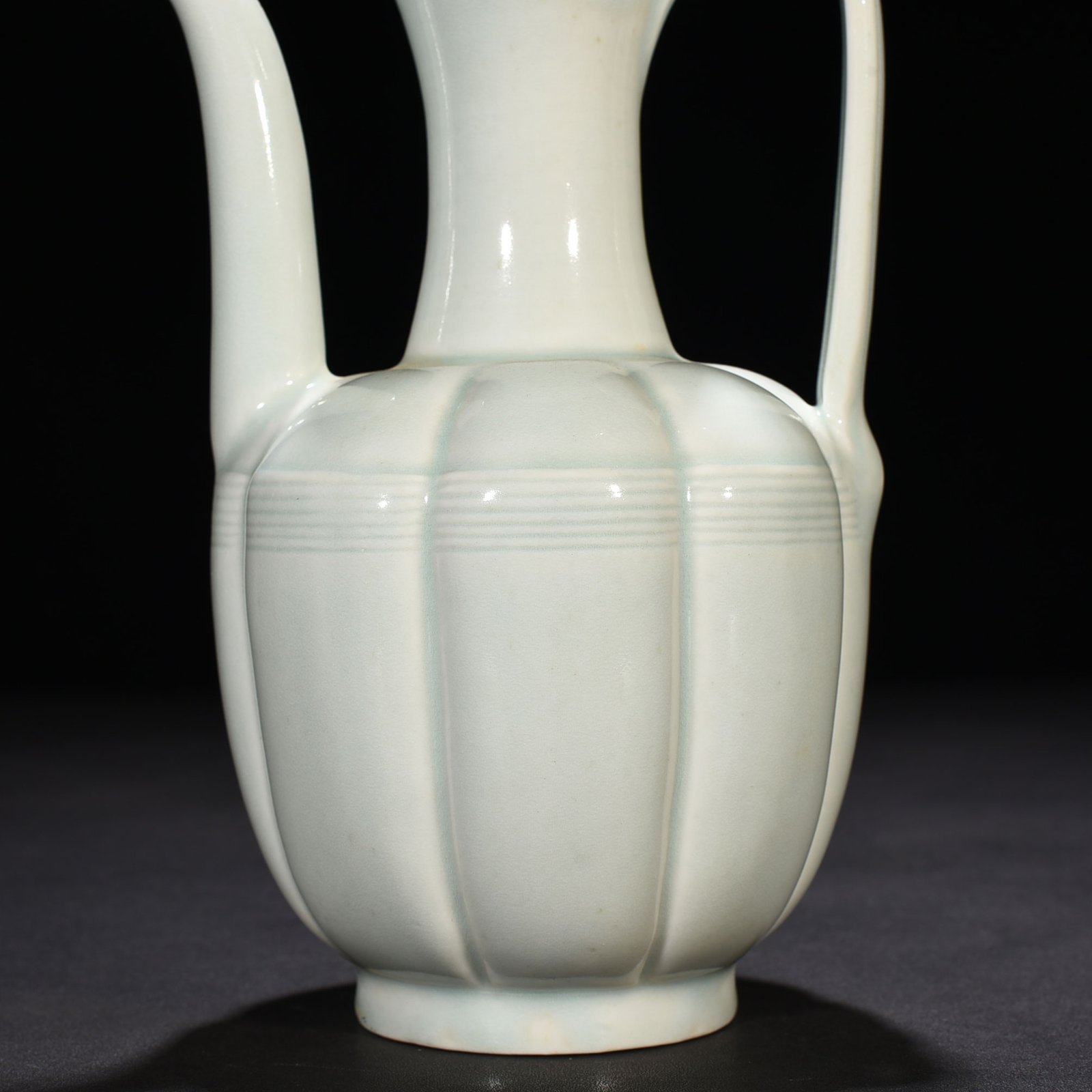Song Dynasty Hutian kiln shadow green glaze melon-shaped teapot