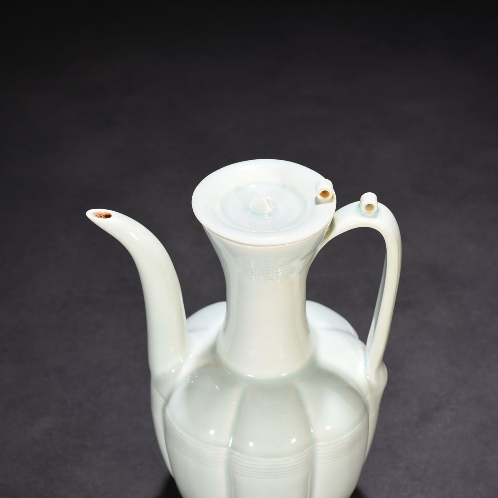 Song Dynasty Hutian kiln shadow green glaze melon-shaped teapot