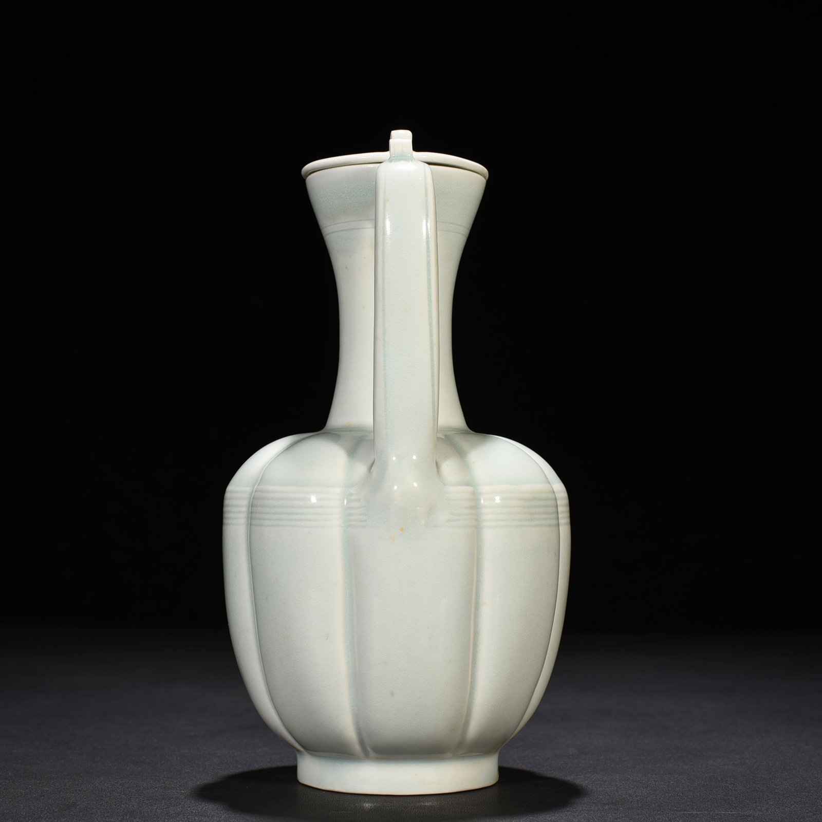 Song Dynasty Hutian kiln shadow green glaze melon-shaped teapot